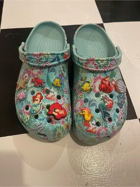 CROCS LIMITED EDITION adult The Little Mermaid Clog with Character Jibbitz